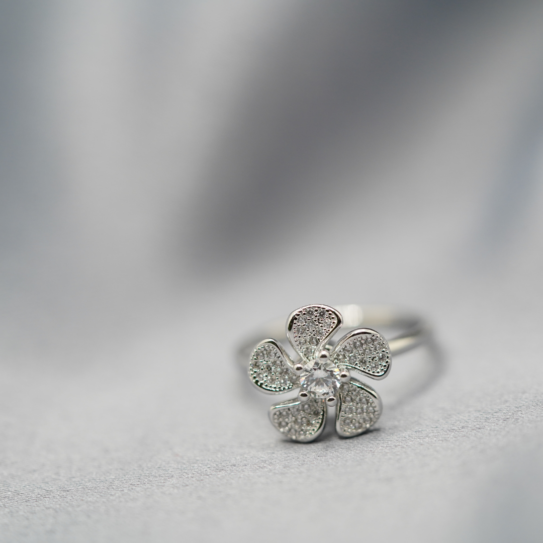 5 Clover Ring